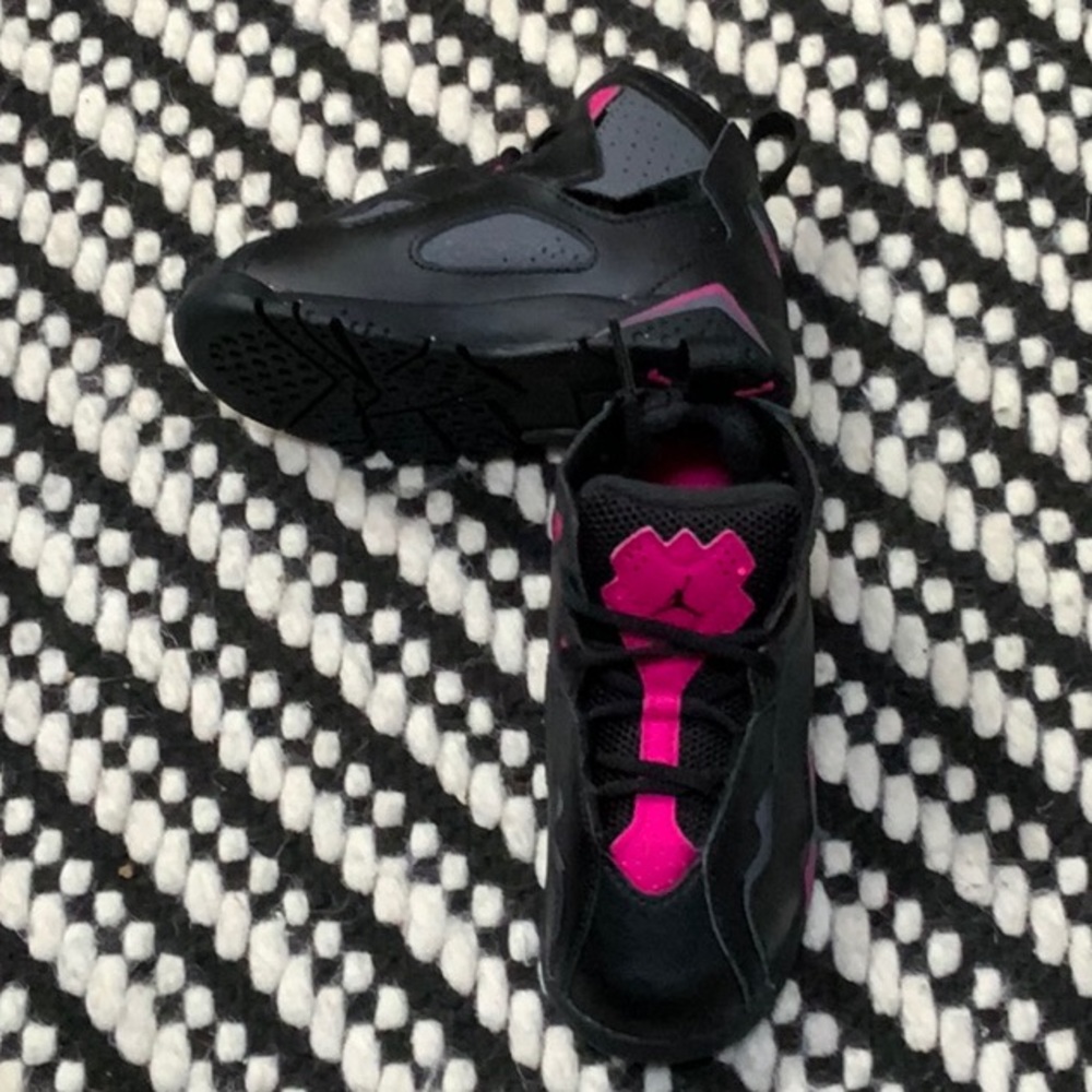 Black and pink kids Jordan’s